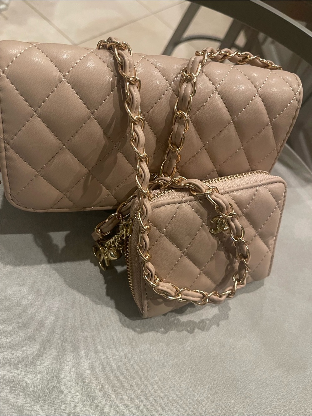 Quilted Leather Crossbody Bag in Beige with mini zippered matching coin Purse - Picture 5 of 10